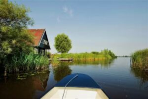 Alde Feanen Boat Rental & Holiday Homes