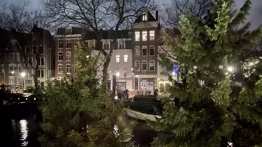 Amsterdam Canal Hotel
