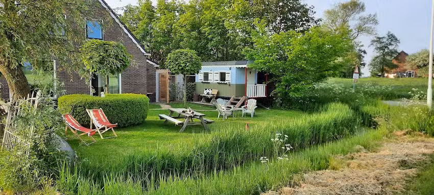 B&B Domstate und Zigeunerwagen in Ee (FRL)