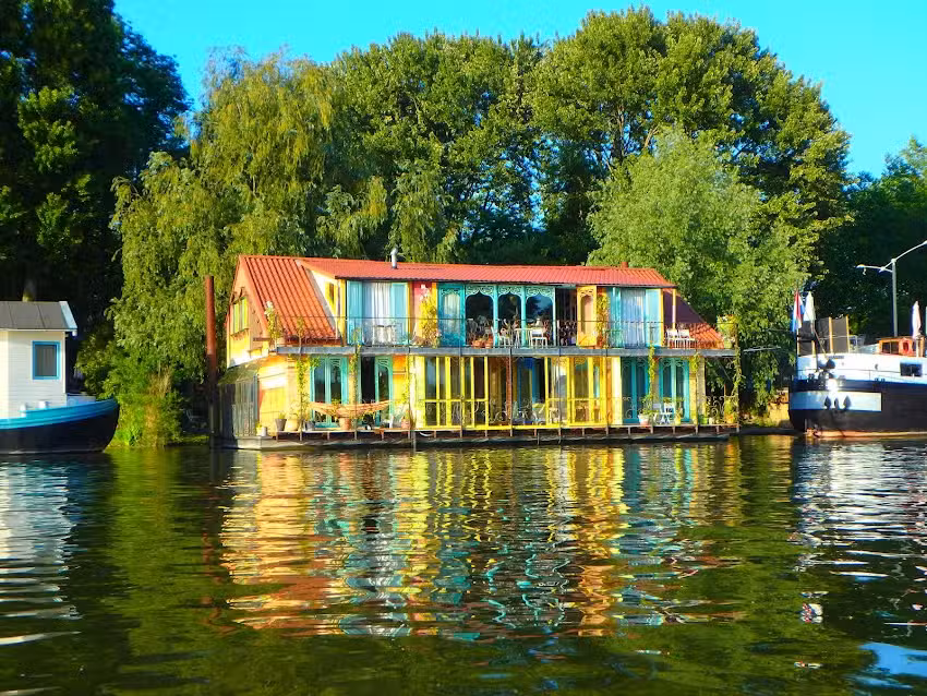 B&B Drijfpaleis Hausboot auf dem Rhein in Arnheim