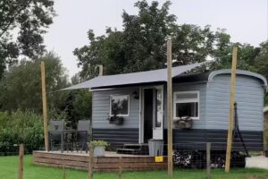 B&B Wijd en Zijt, Zigeunerwagen mit eigenem Bad.