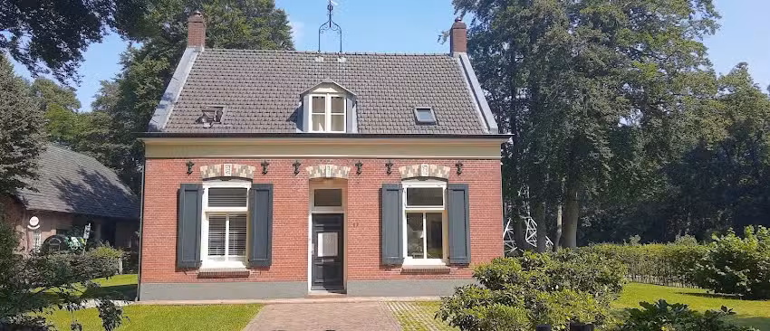 Casa del guardabosques Surae