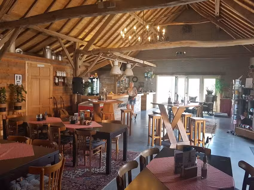 Place de camping-car Hoeve Lieshout vélo café