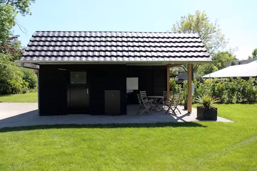 Plaza para autocaravanas en Den Hof