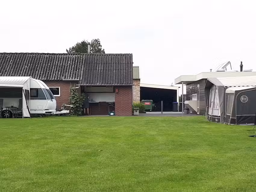 Acampando en el redil