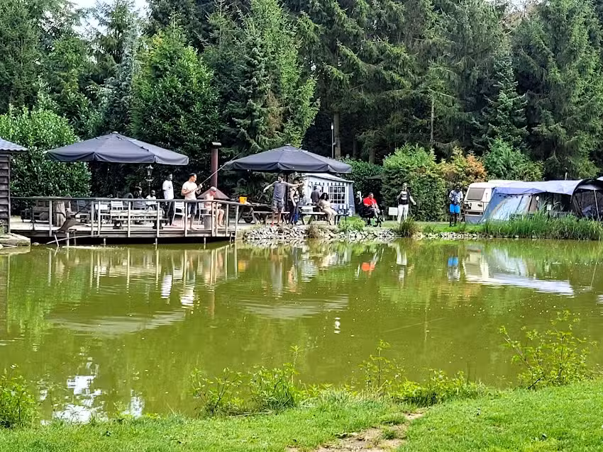 Camping y estanque de truchas Het Denneke