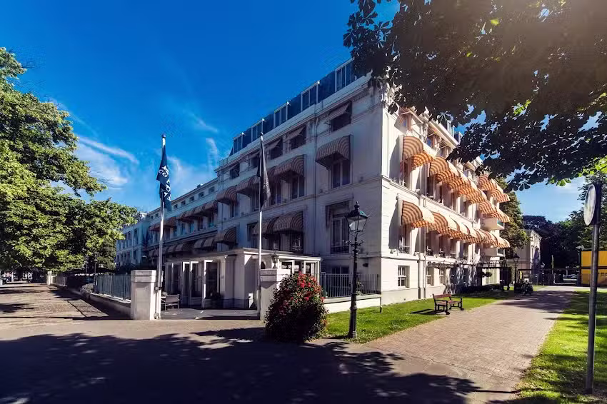 Carlton Ambassador Hotel