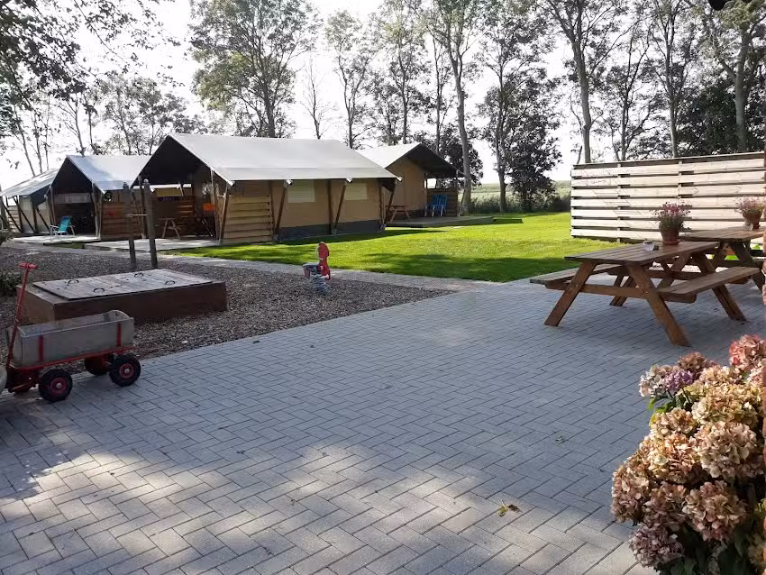 De Groote Medwerd – Bed and Breakfast and apartment rental