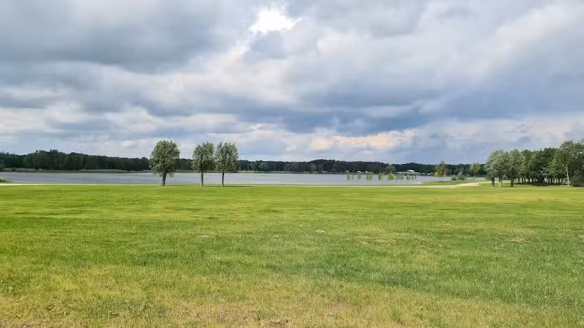 Gemütliches Familienhaus „Queenstown“ in der Nähe von Nijmegen an einem See mit großem Garten und Grillplatz