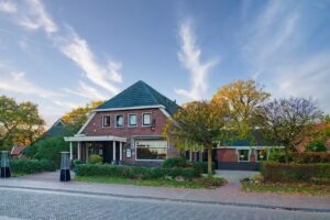 Gasthaus der Anderen – Treffpunkt – À-la-carte-Restaurant – Unterkunft