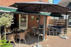 Hotel, cafetería, centro de billar «Pot»