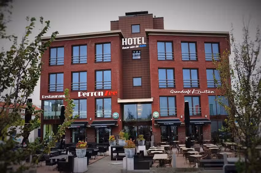 Hotel Rauw en el muelle