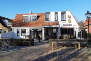 Hôtel, bar à vin et bistro De4dames