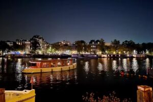 Hausboot Amsterdam – Hotelzimmer mit Aussicht