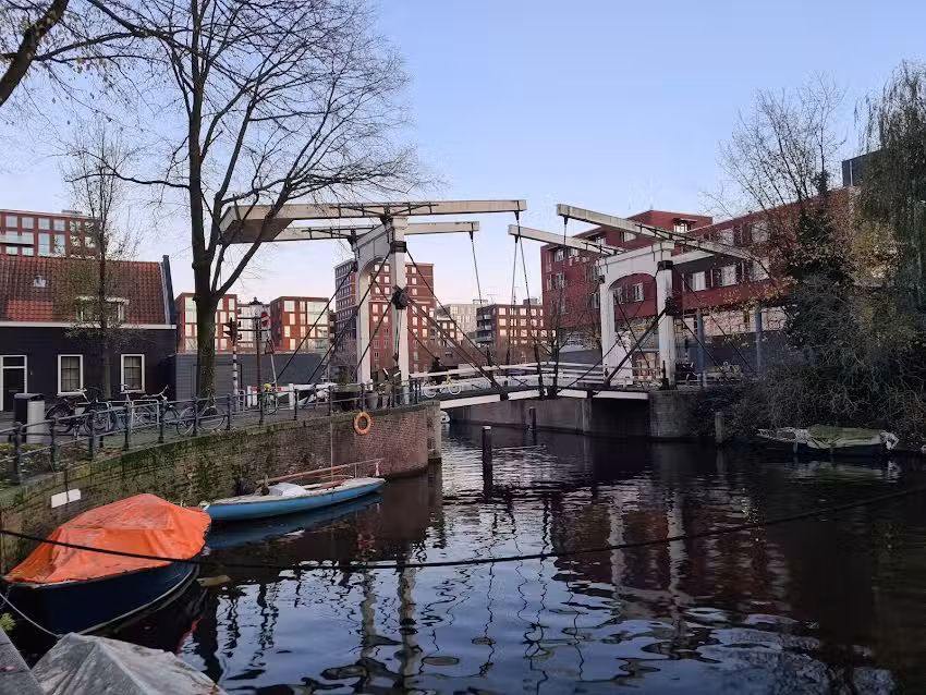 Houseboat ‘Full Moon’