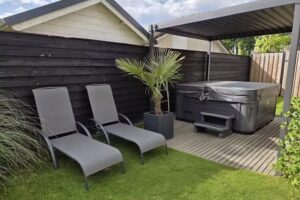 House on the Veluwe with private jacuzzi and bar