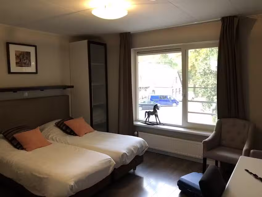 Academia y hotel para humanos y caballos