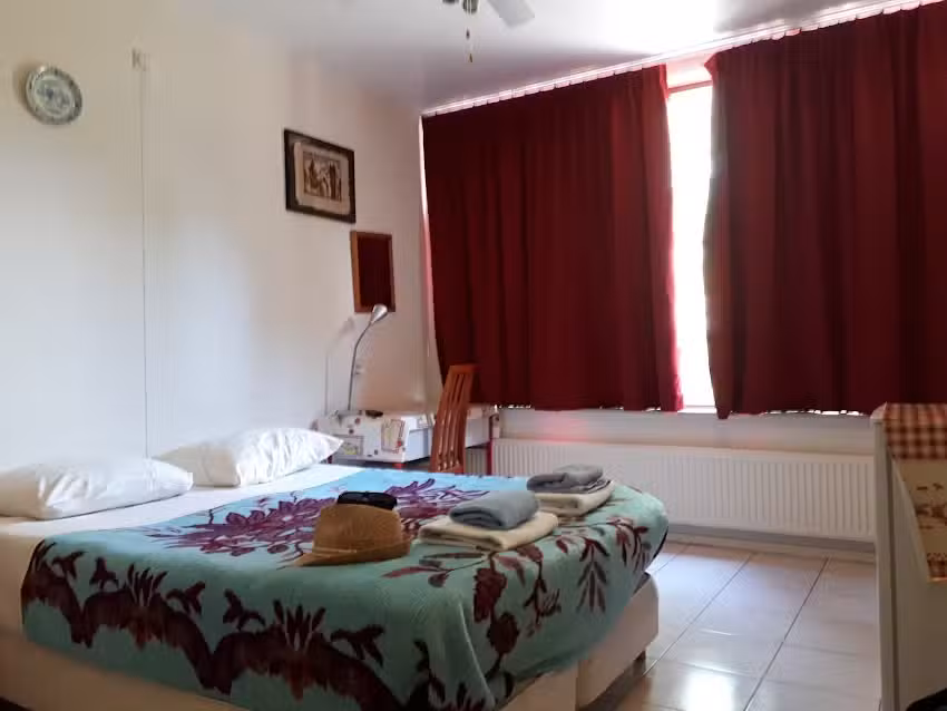 Lelylaan Guest House