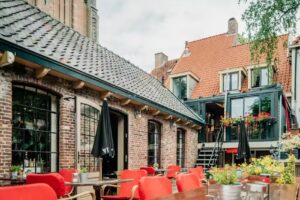 Long John’s Pub & Hotel