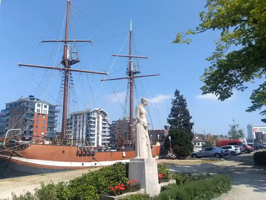 Miss Natalie, ein Piratenschiff