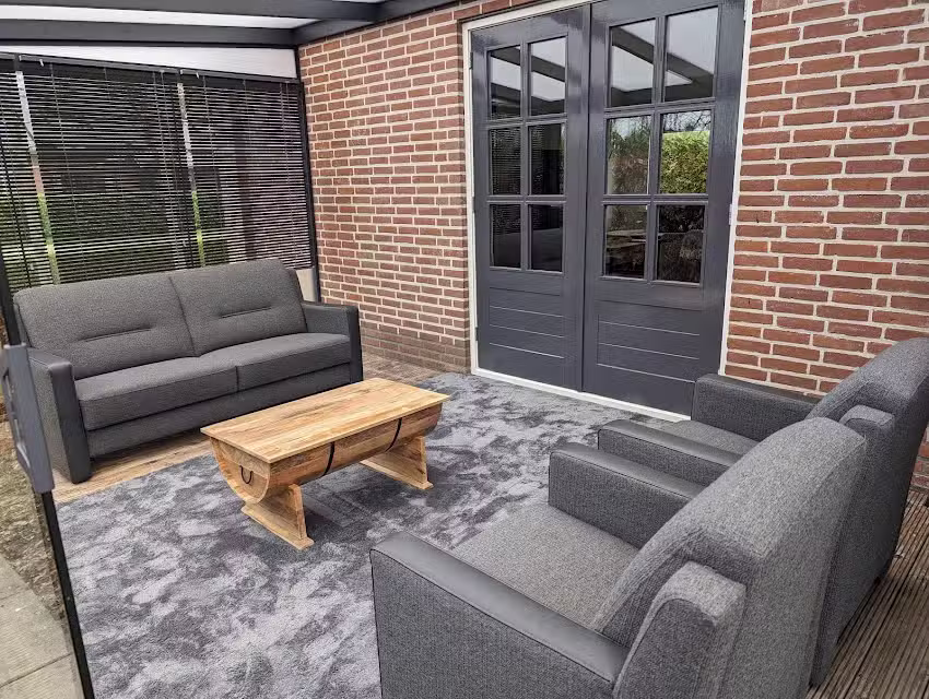 Patio del abuelo… Airbnb… Nieuwlande
