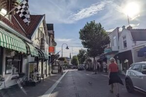 Anfitrión sonriente