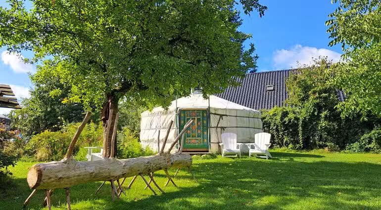 Holiday home and Minicamping De Emmerdennen