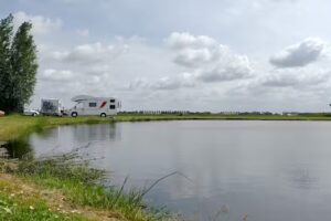 Camping de pesca Luttelgeest junto al mar