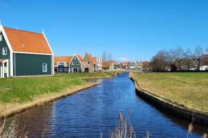 Volendam Old Bridge Residence