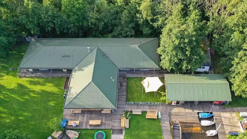 île des sports nautiques Robinson Crusoé