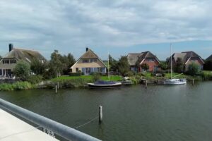 villa sur pilotis frisland, directement sur l&rsquo;eau