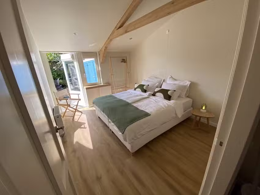 Westeinder Cabin waterfront holiday home